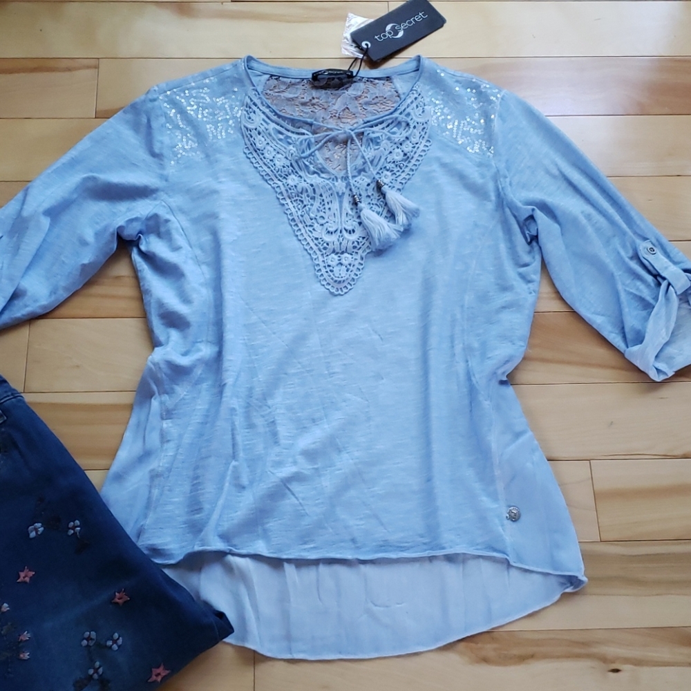 Gorgeous detailed top